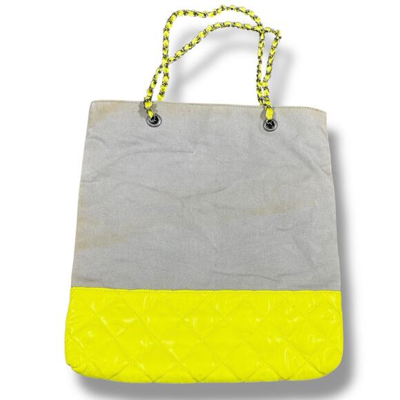 Princess Vera Wang Tote Bag Quilted Yellow Gray Heart Graphic Y2K Style - Picture 3 of 11